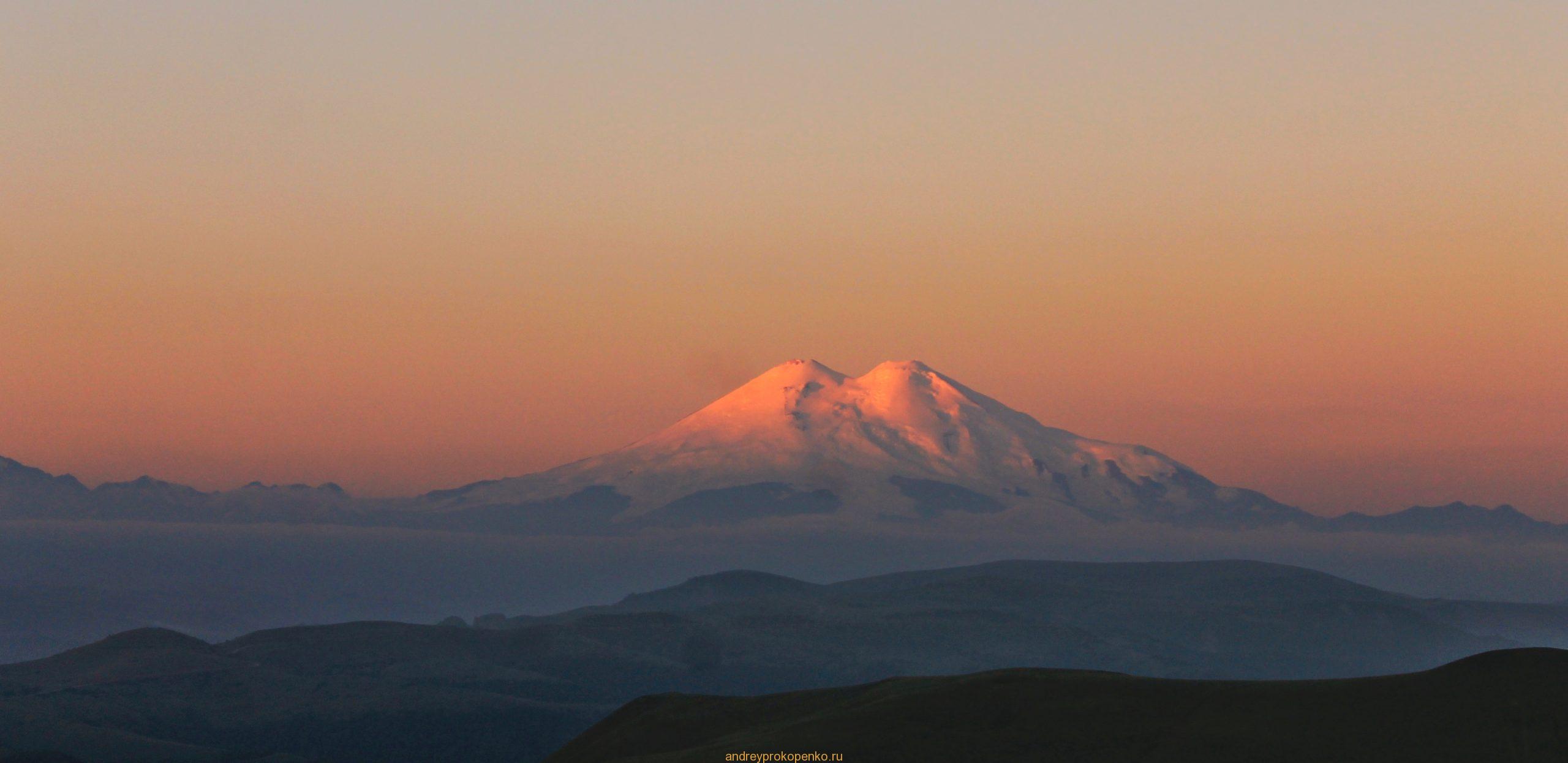 Эльбрус на рассвете