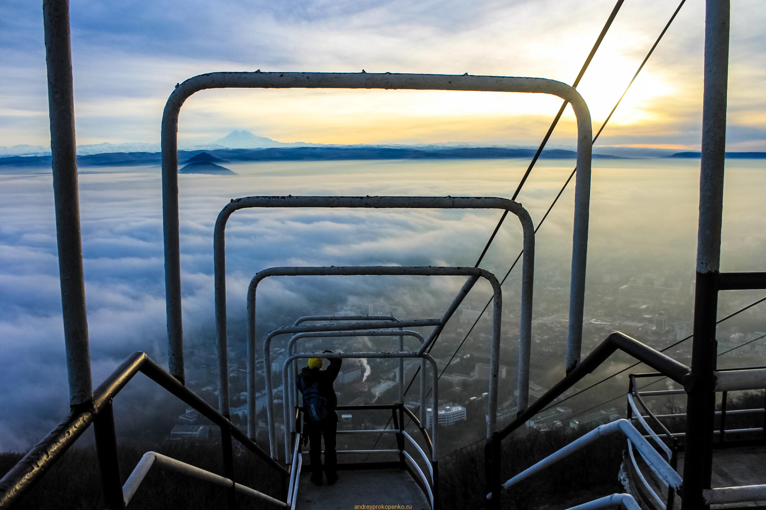 На вершине Машука во время низкой облачности