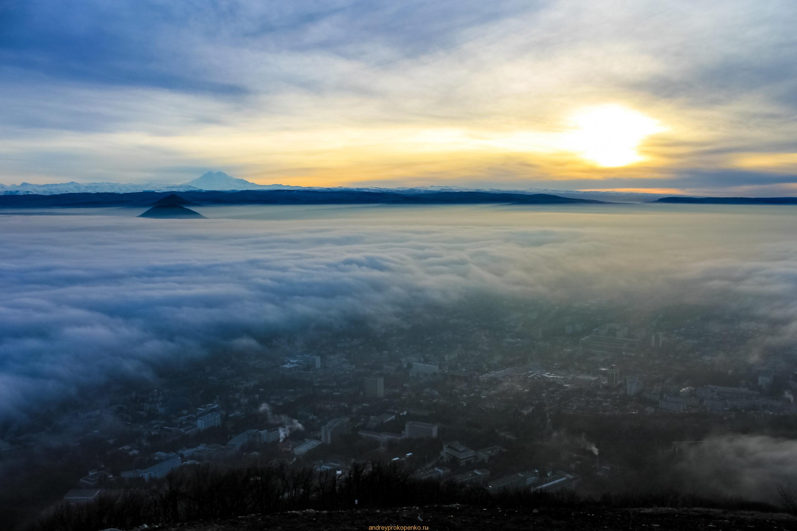 На вершине Машука во время низкой облачности