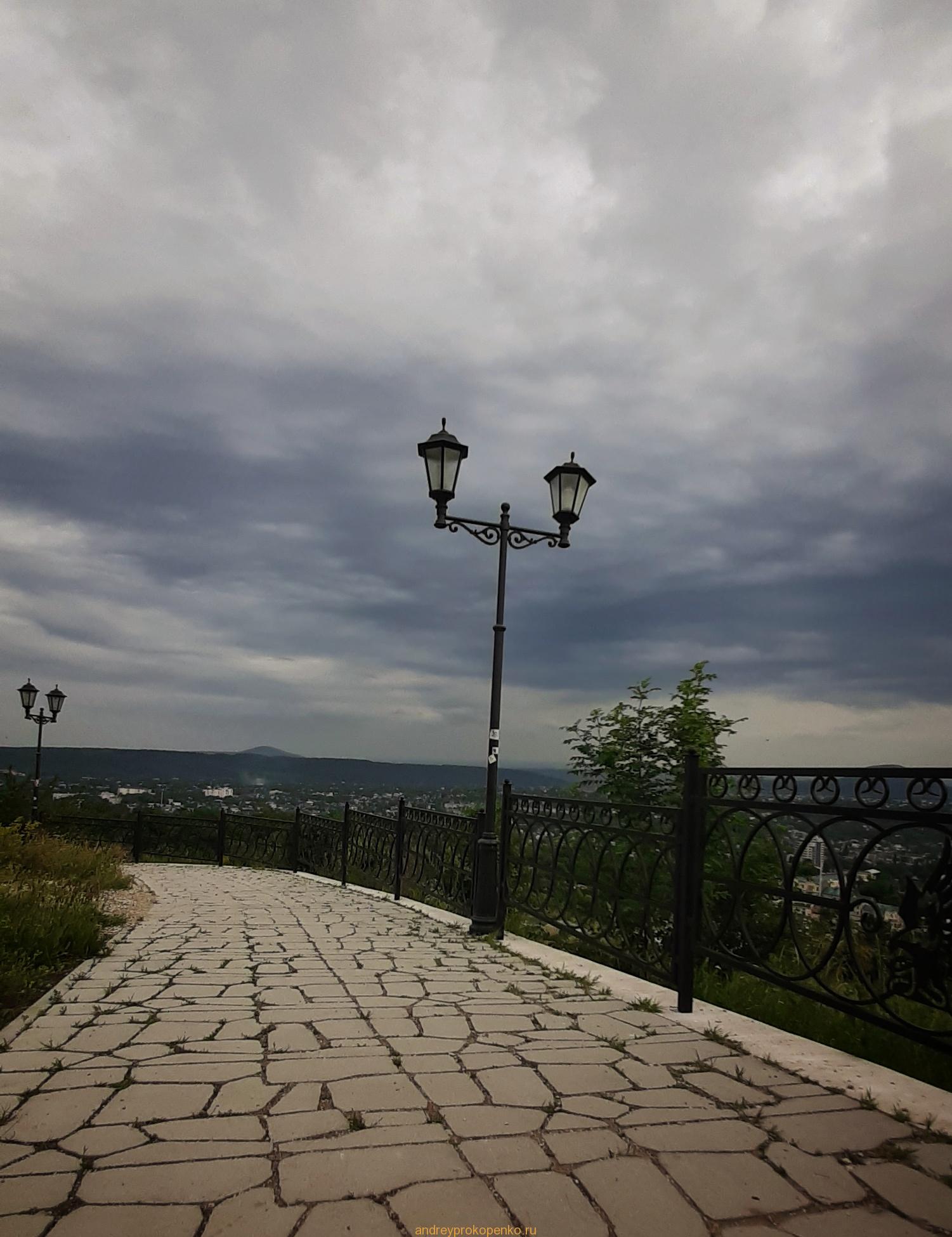 Закат в Пятигорске из верхней точки парка Цветник