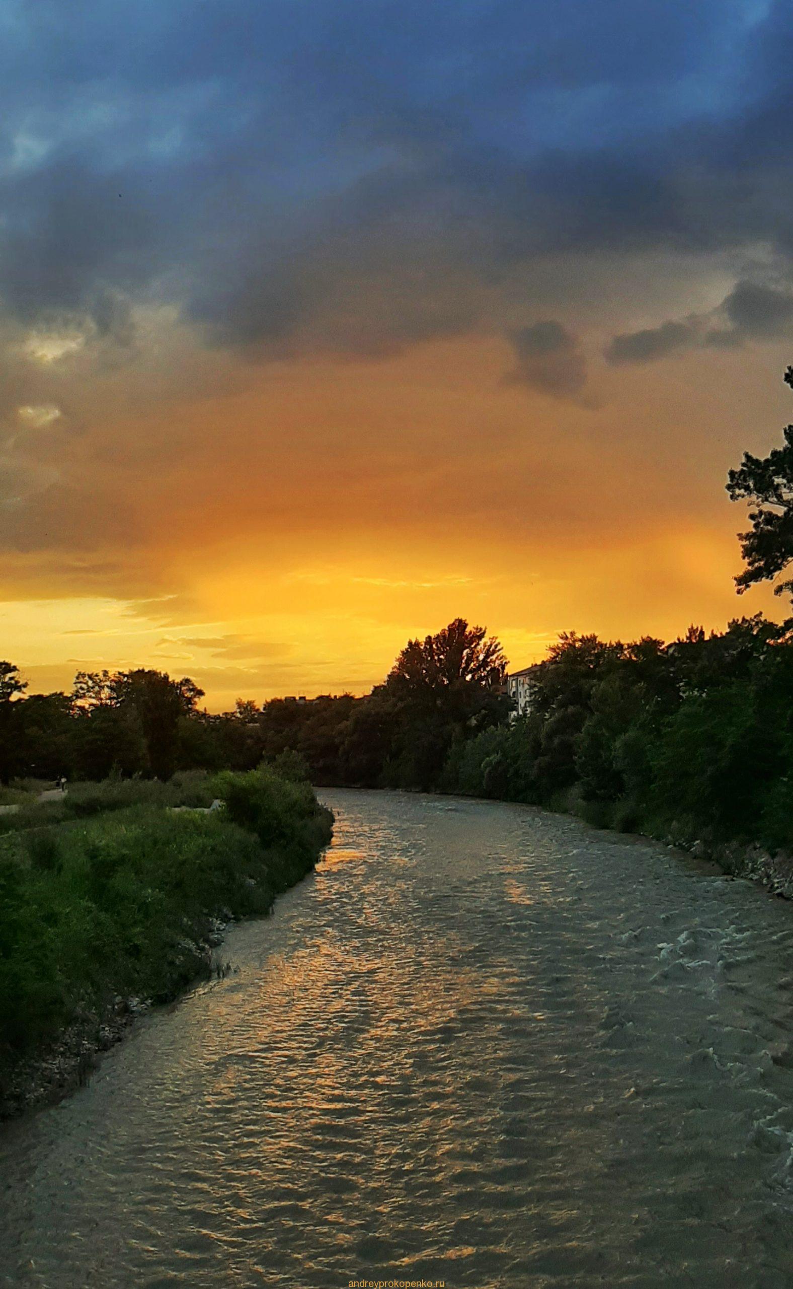 Закат на горной реке Подкумок в Пятигорске