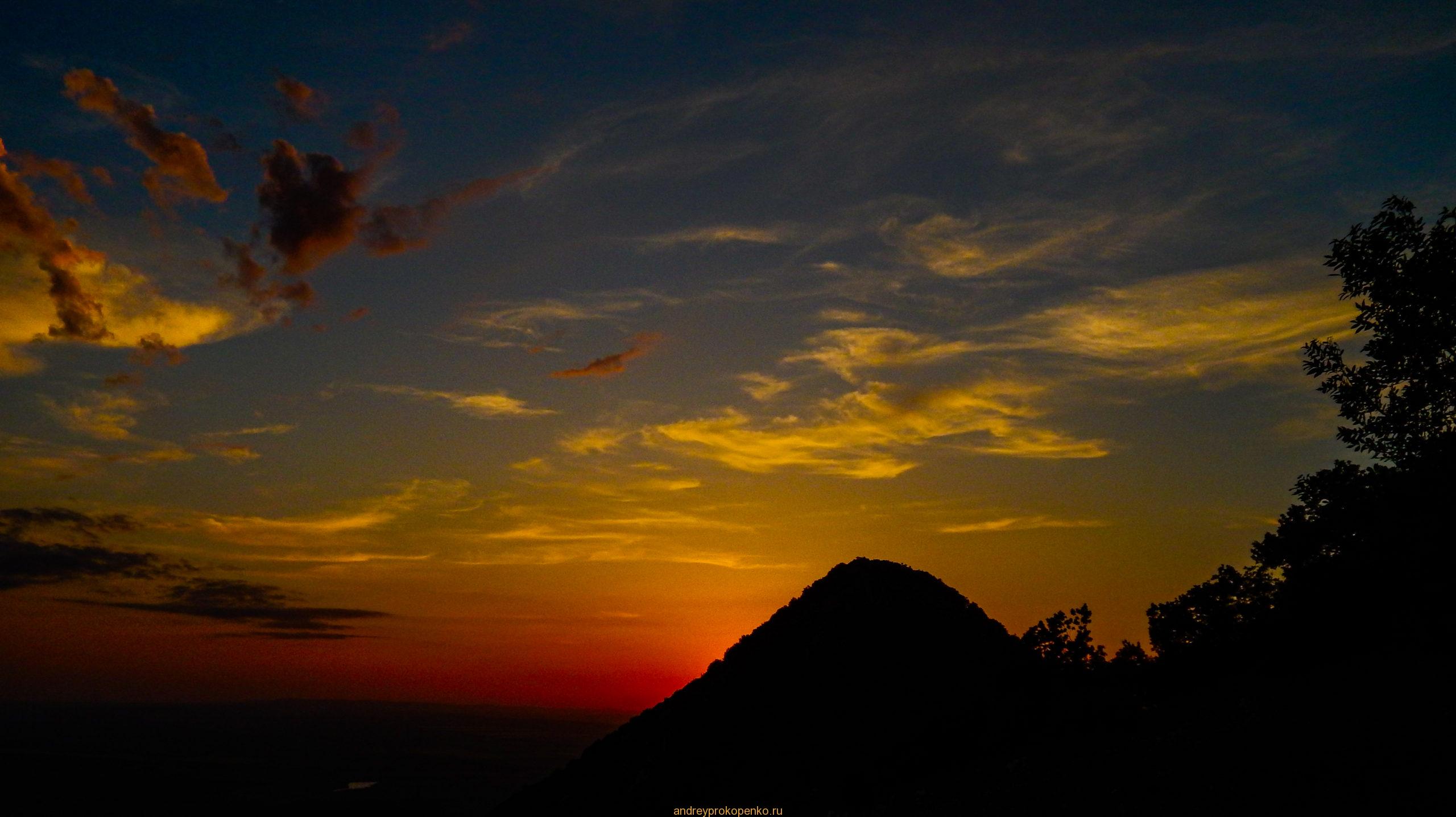 Поход на гору Верблюд на КМВ. Лето, цветы, облака