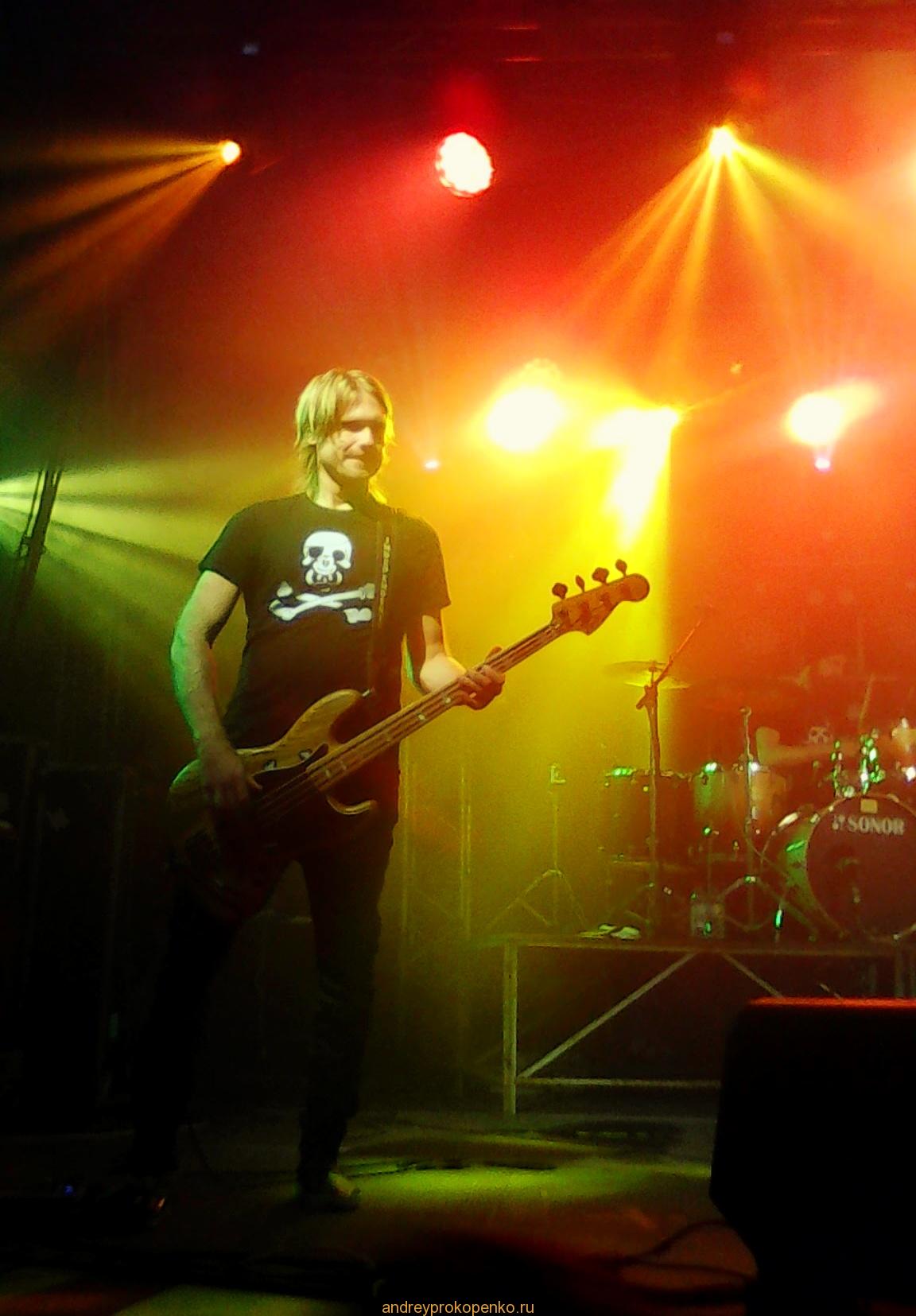 Огни сцены. Софиты и музыканты