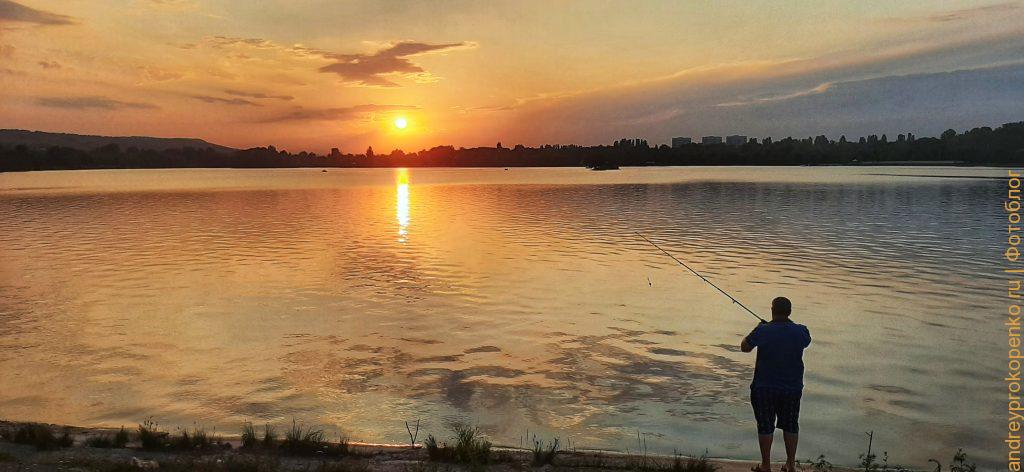 Закат и рыбалка в Пятигорске на озере