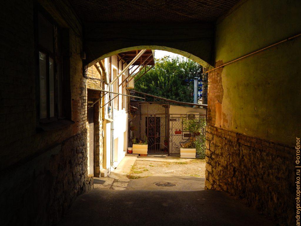 Почти осенняя прогулка по Пятигорску. Старинные дворики курортного городка