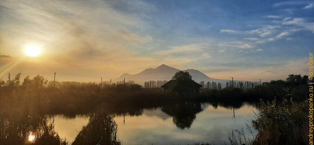 Рыбалка и закат с видом на горы региона КМВ