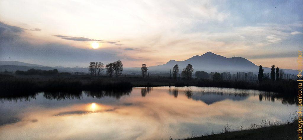 Рыбалка и закат с видом на горы региона КМВ