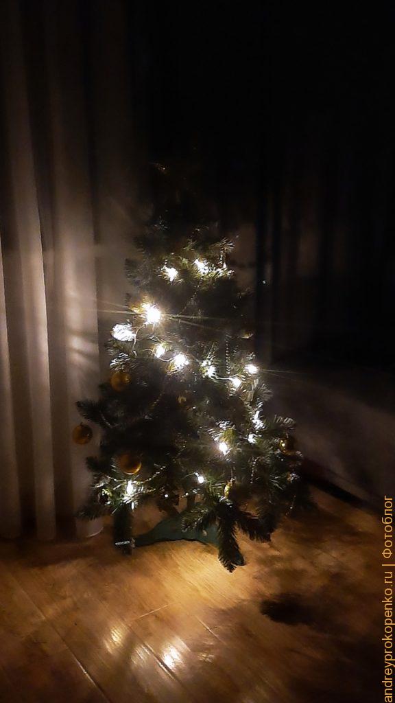 Ёлочные игрушки на Новогодней ёлке