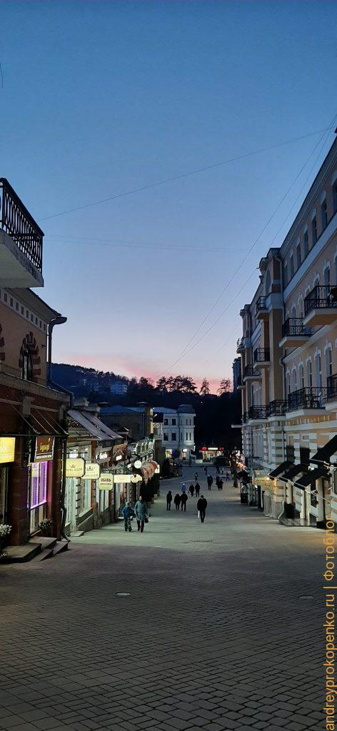 Улица с апельсинами в Кисловодске из фильма Чебурашка / фото дня