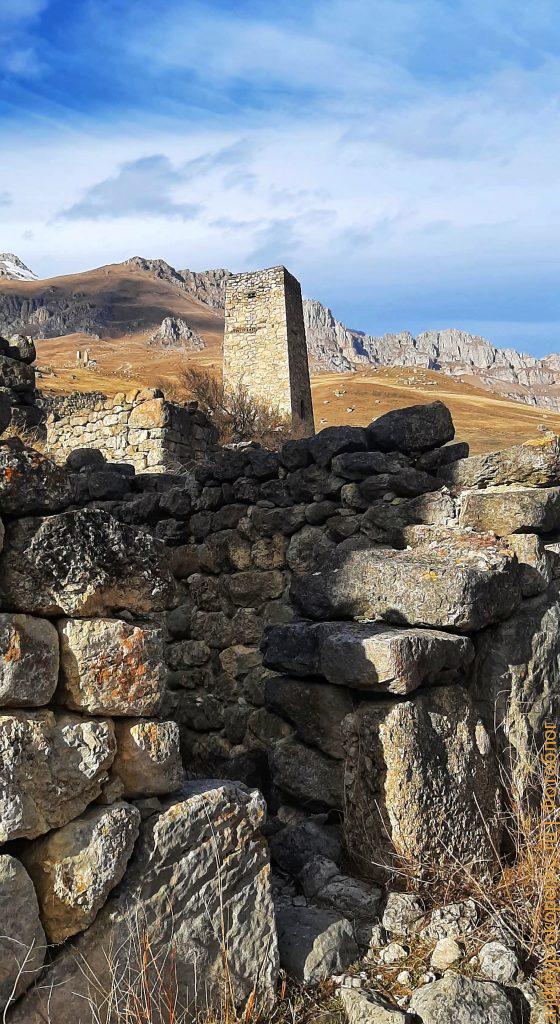 Поездка к древностям Северной Осетии. Старинное село Цмити
