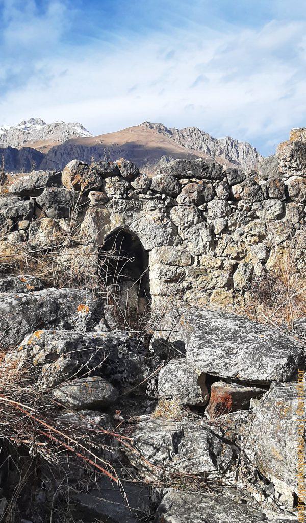 Поездка к древностям Северной Осетии. Старинное село Цмити