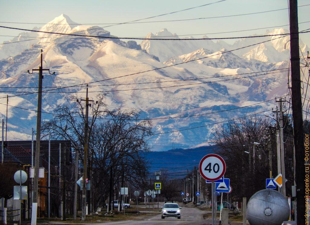 Северная Осетия. Фиагдон. Башни и горы. Фото с фотоаппарата