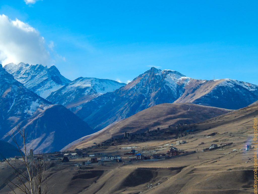 Северная Осетия. Фиагдон. Башни и горы. Фото с фотоаппарата