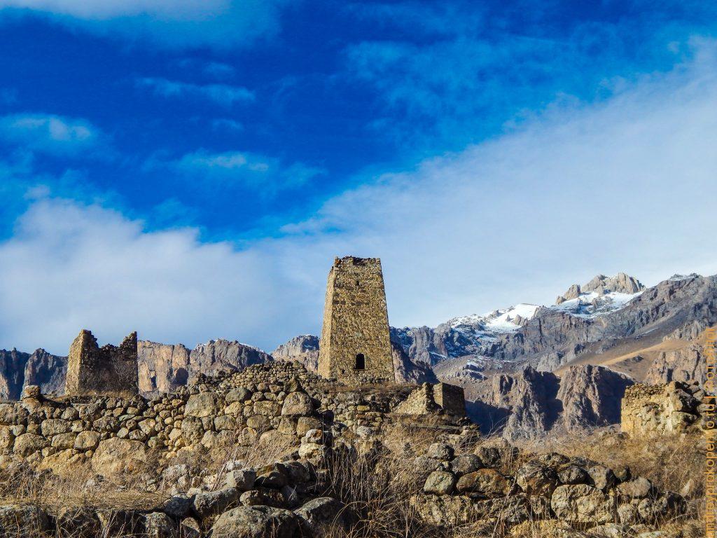 Северная Осетия. Фиагдон. Башни и горы. Фото с фотоаппарата