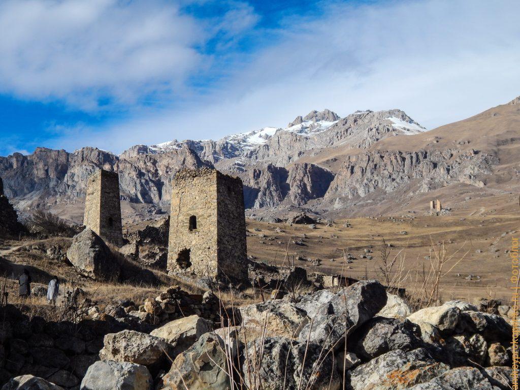 Северная Осетия. Фиагдон. Башни и горы. Фото с фотоаппарата