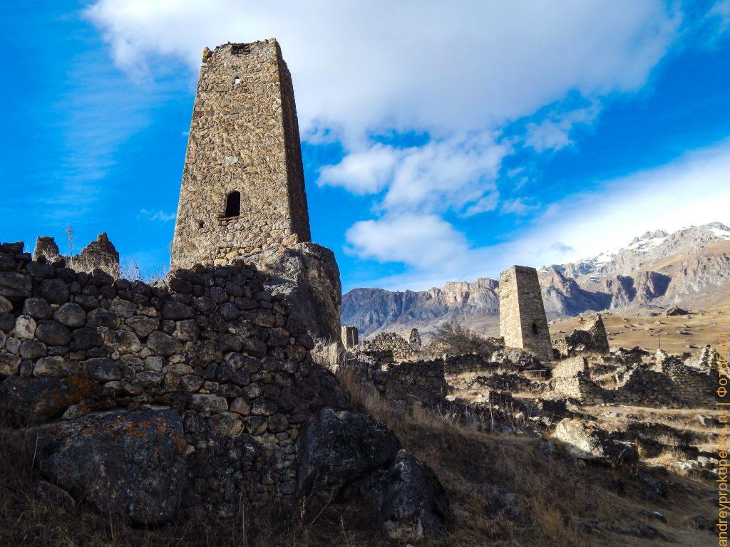 Северная Осетия. Фиагдон. Башни и горы. Фото с фотоаппарата