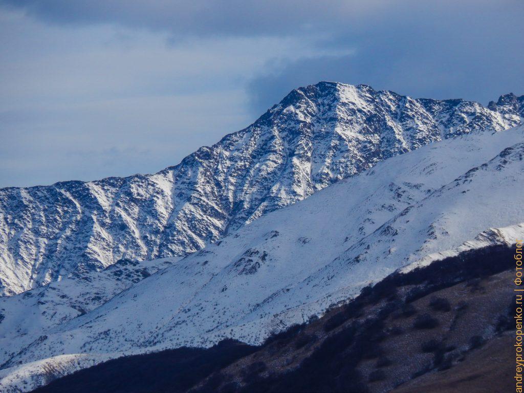 Северная Осетия. Фиагдон. Башни и горы. Фото с фотоаппарата