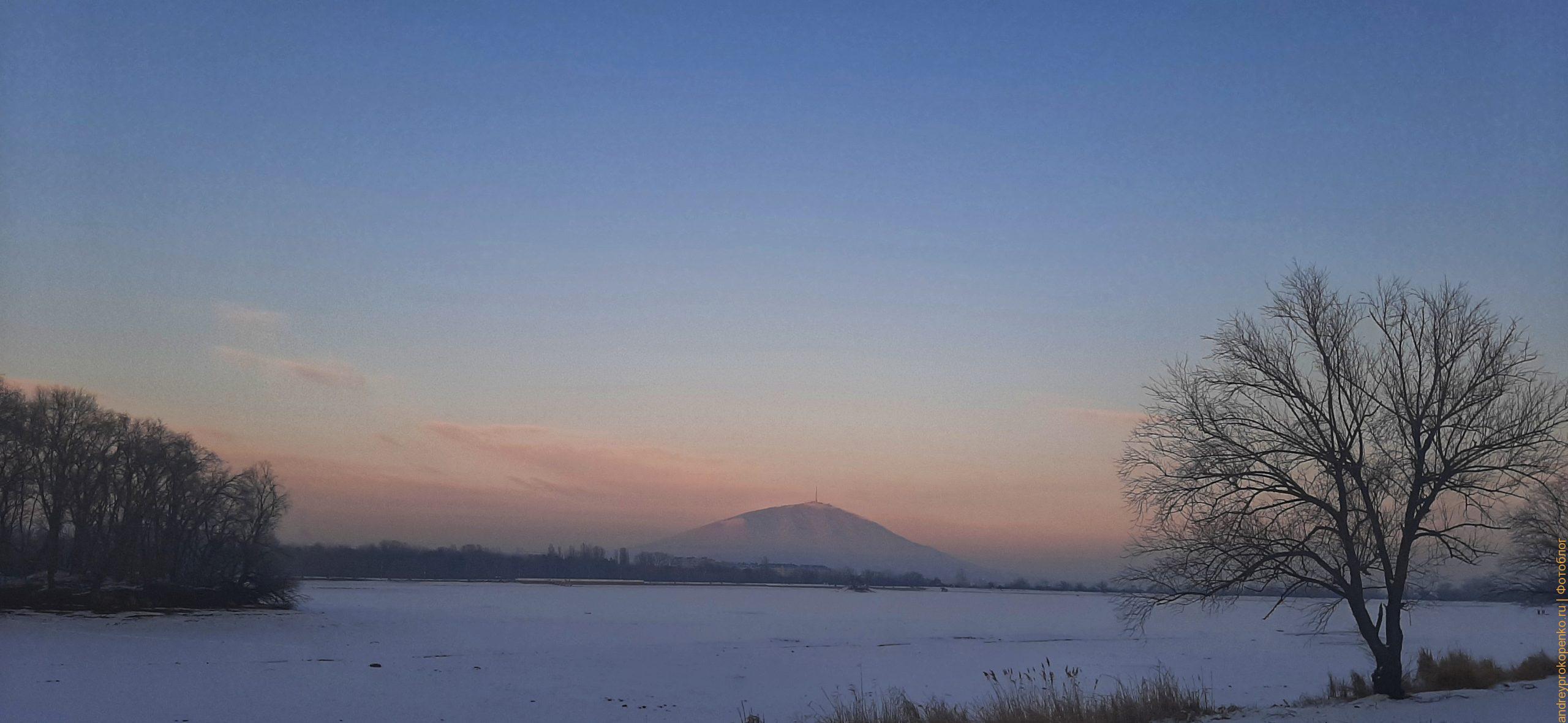 Зимнее озеро в Пятигорске. Лёд и холод