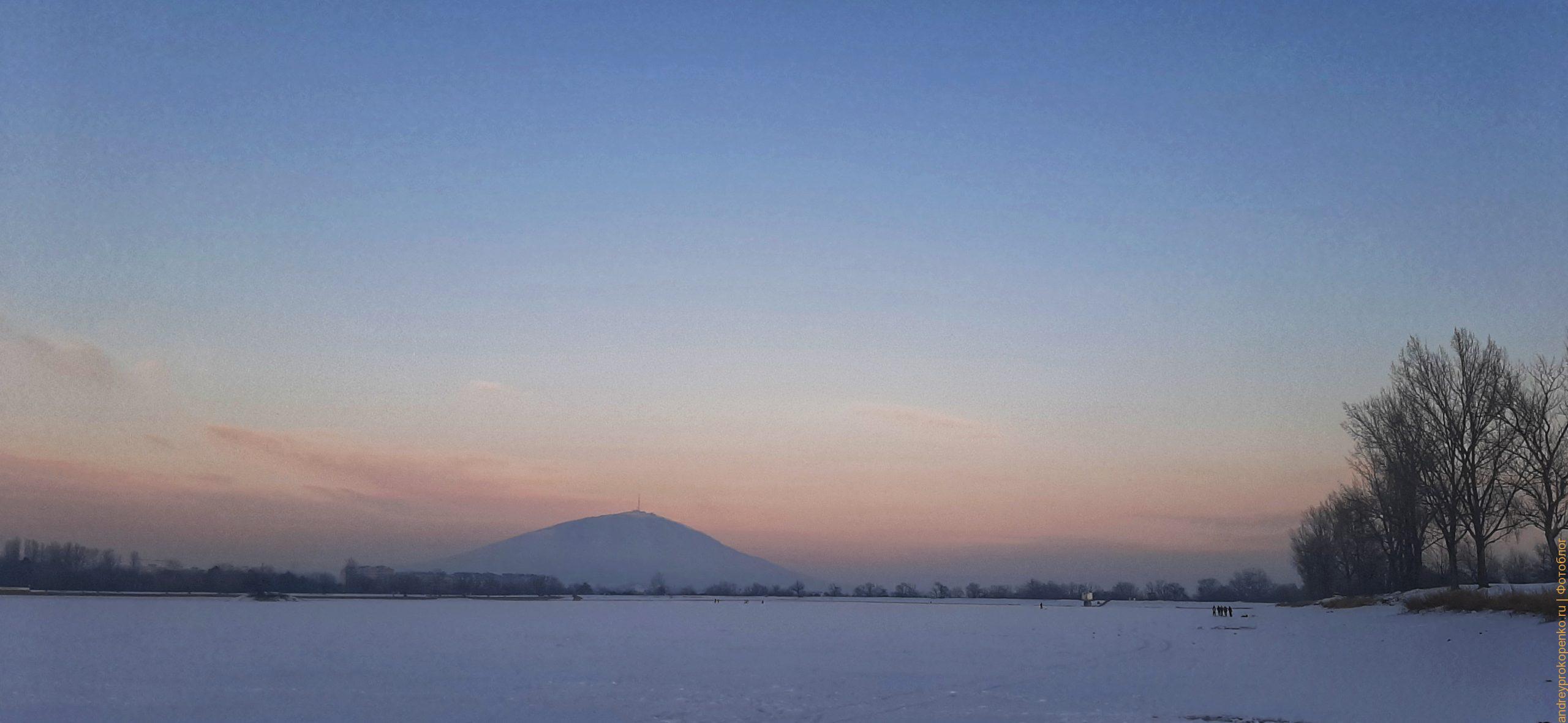Зимнее озеро в Пятигорске. Лёд и холод