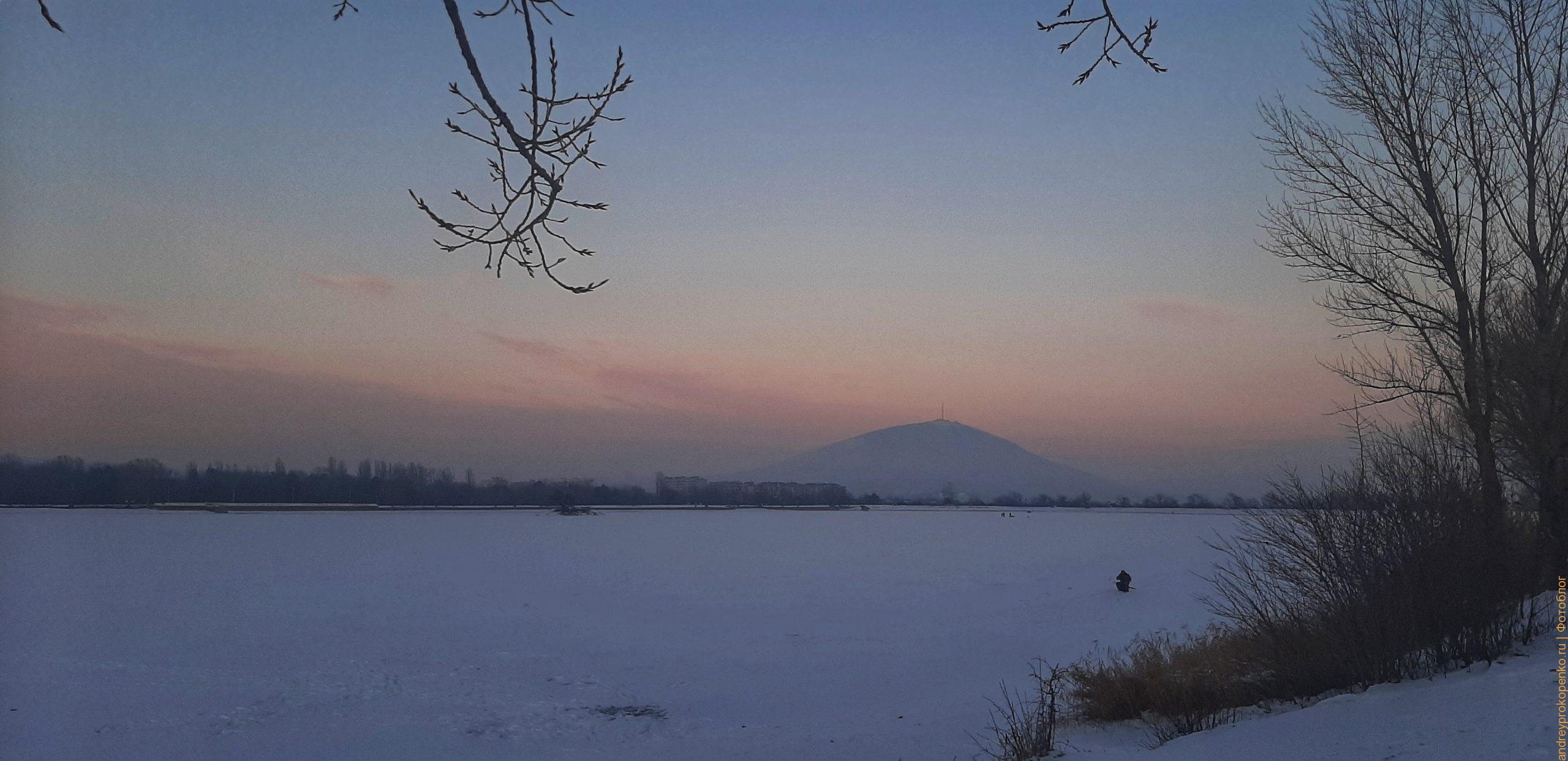 Зимнее озеро в Пятигорске. Лёд и холод