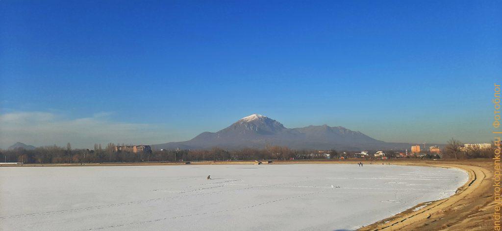 Лёд на Новопятигорском озере