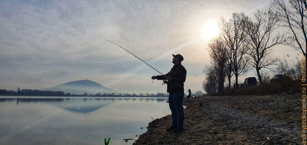Утренняя рыбалка на Новопятигорском озере в Пятигорске. Открытие теплого сезона
