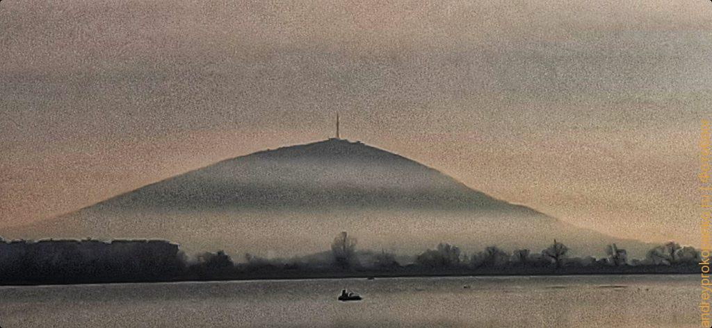 Утренняя рыбалка на Новопятигорском озере в Пятигорске. Открытие теплого сезона