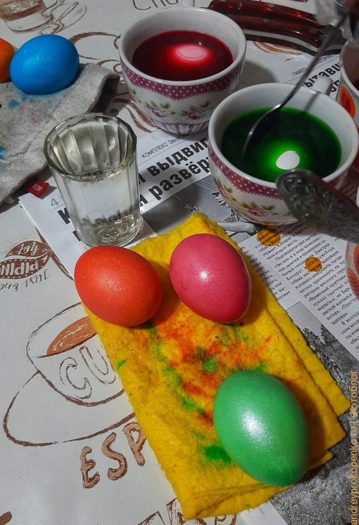 Красим яйца в Пасху