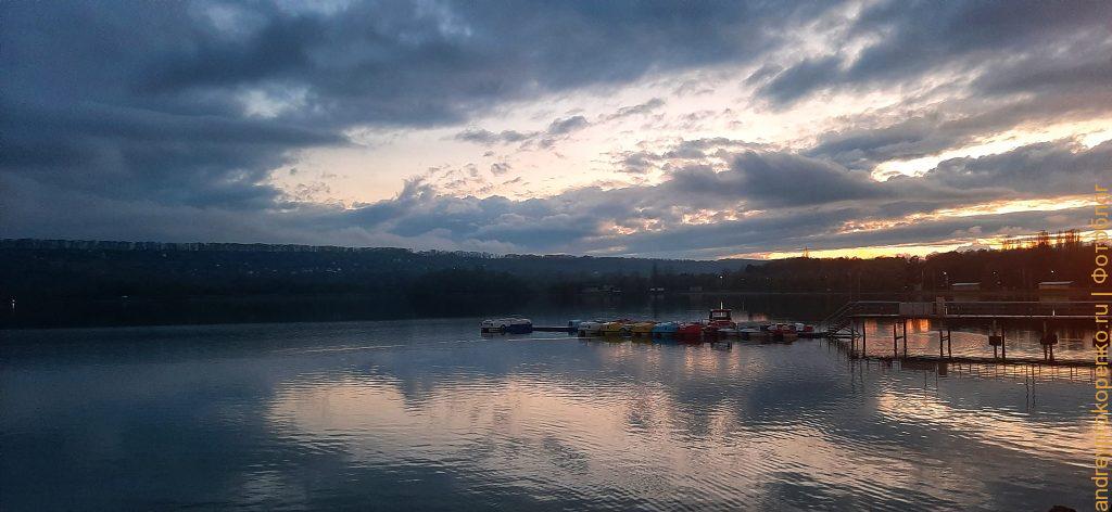 Закатная весенняя рыбалка в конце апреля на Новопятигорском озере