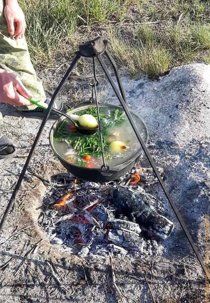 Готовим вкуснейшую уху на рыбалке в Калмыкии