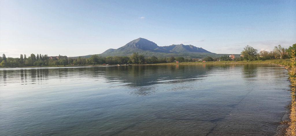 Рыбалка и закат на озере в Пятигорске