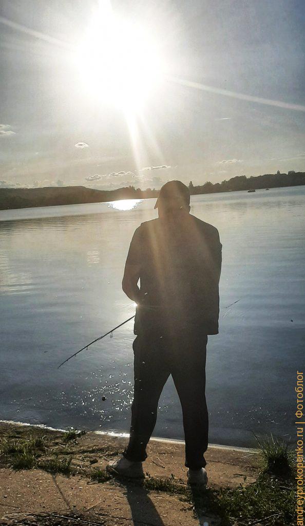 Рыбалка и закат на озере в Пятигорске
