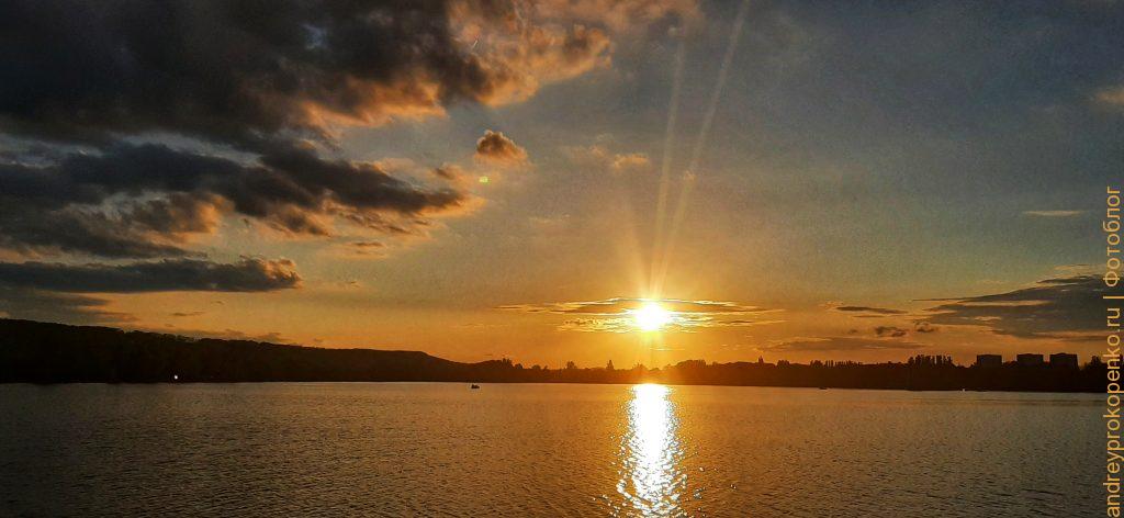 Рыбалка и закат на озере в Пятигорске