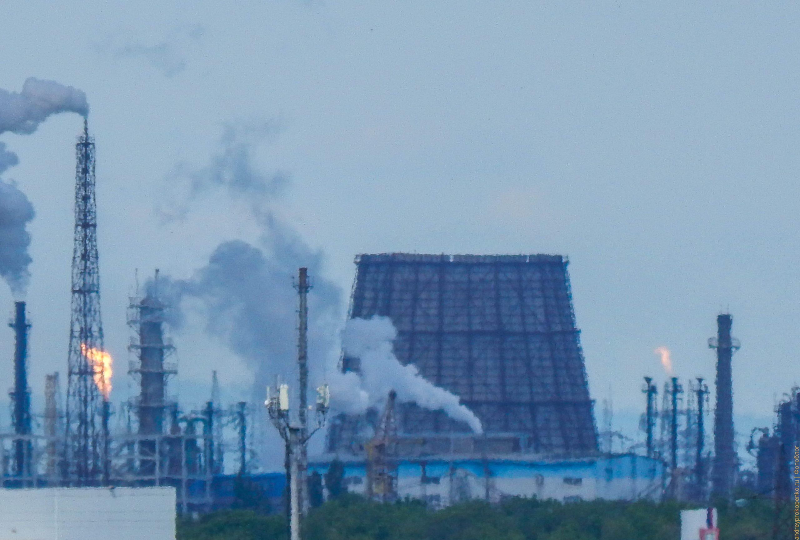Невинномысск. Дымящие трубы, огромный факел и ветряки