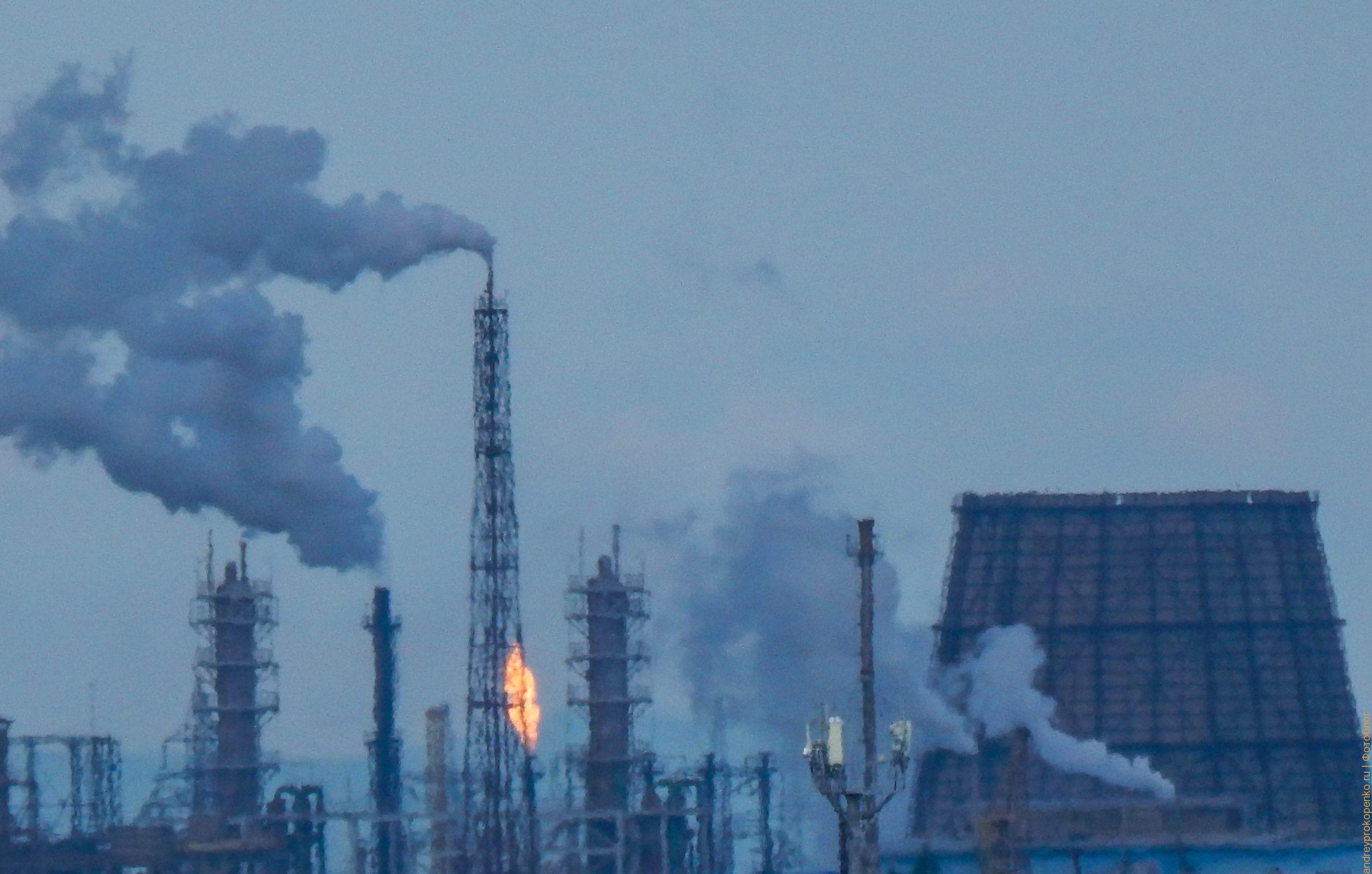 Невинномысск. Дымящие трубы, огромный факел и ветряки