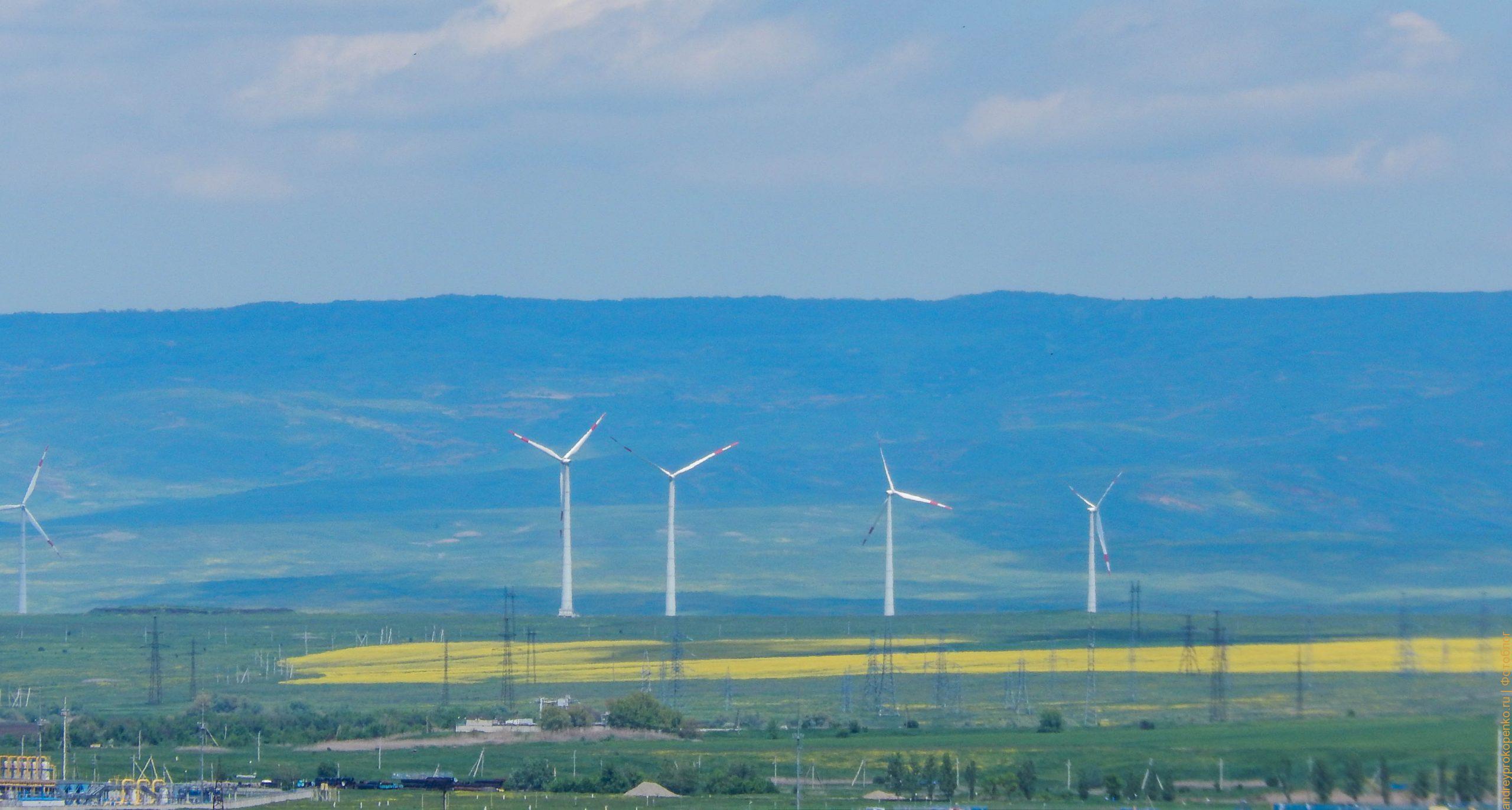 Невинномысск. Дымящие трубы, огромный факел и ветряки