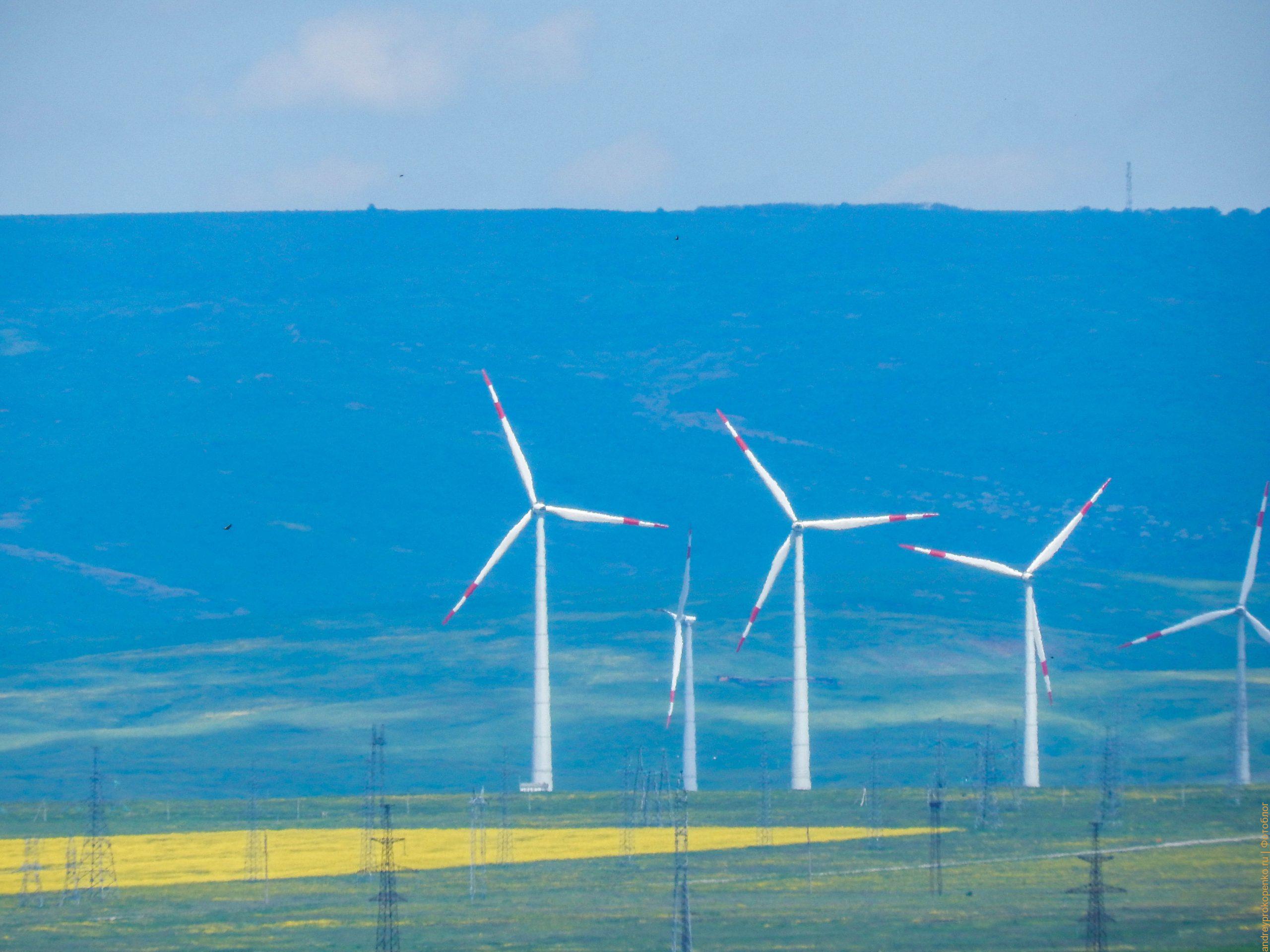 Невинномысск. Дымящие трубы, огромный факел и ветряки