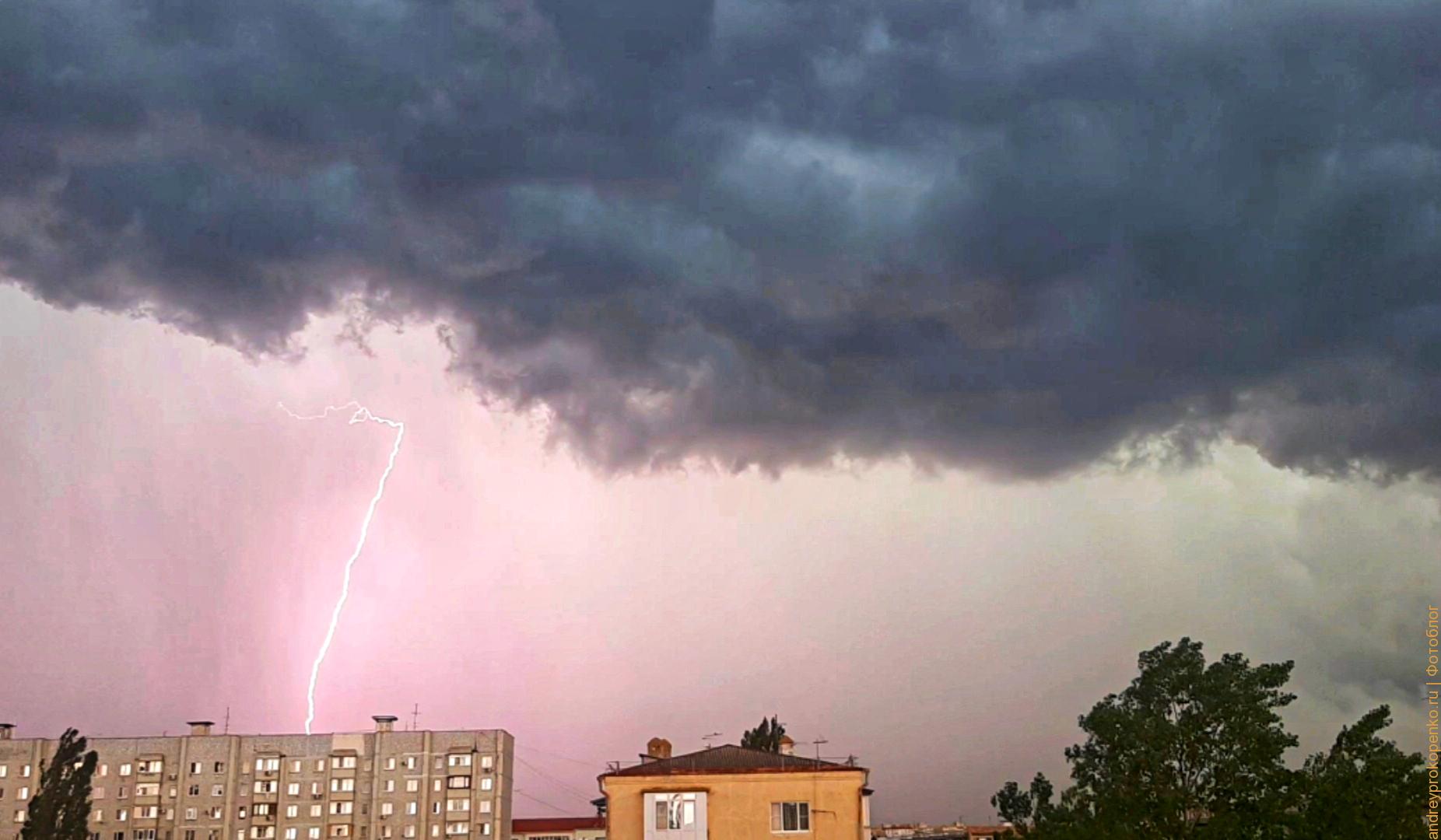 Сильный дождь с градом в Пятигорске