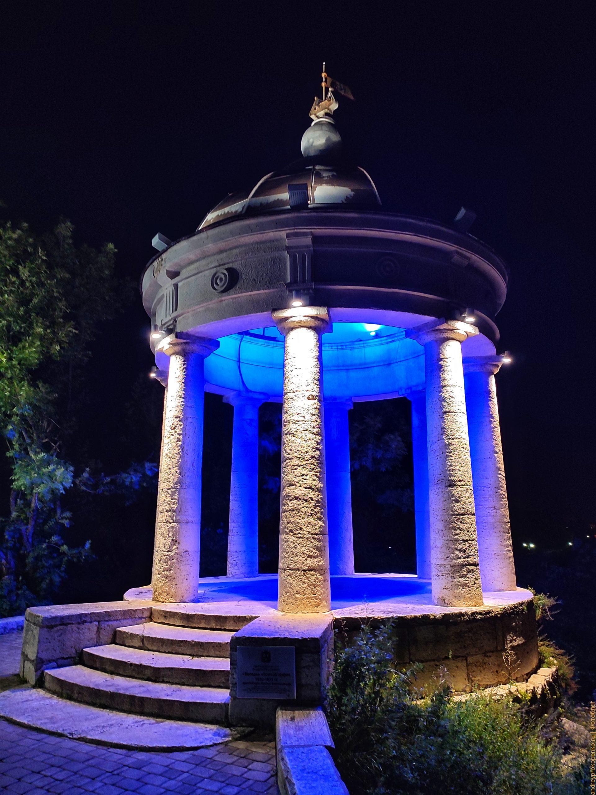 Эолова арфа в Пятигорске ночью