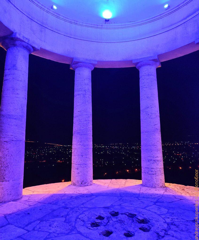 Эолова арфа в Пятигорске ночью