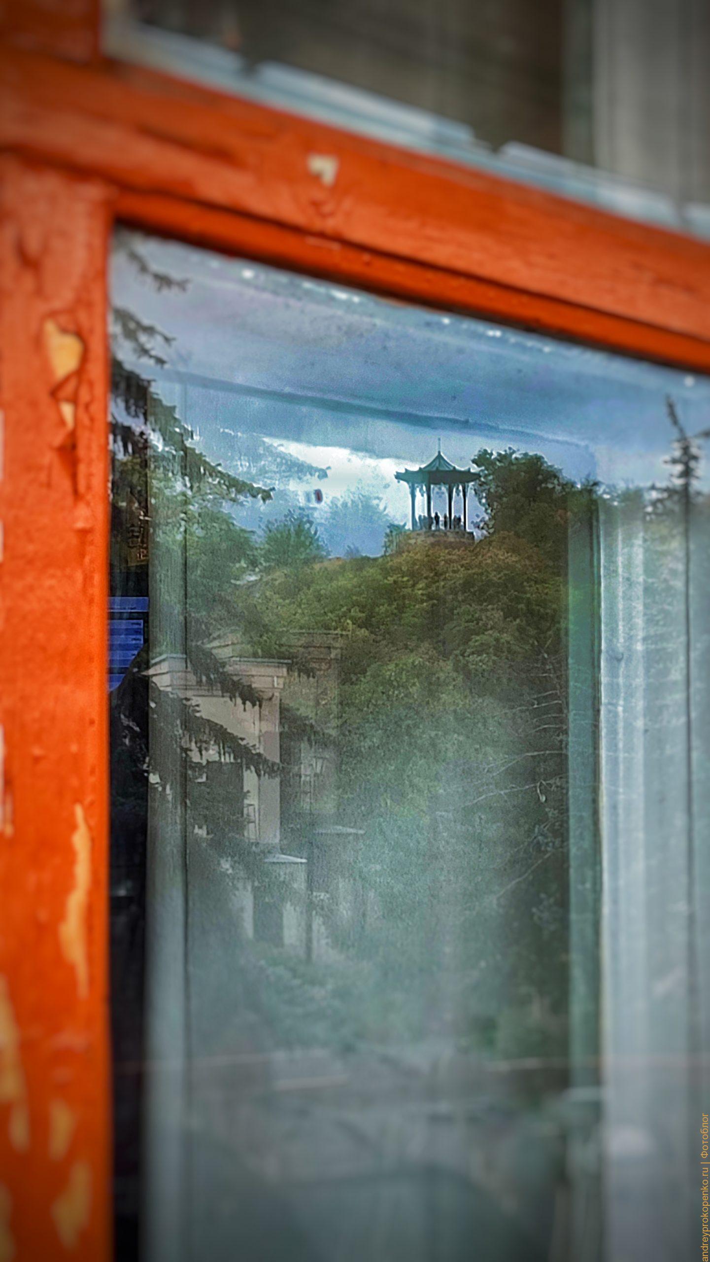 Китайская беседка в отражении / фото дня