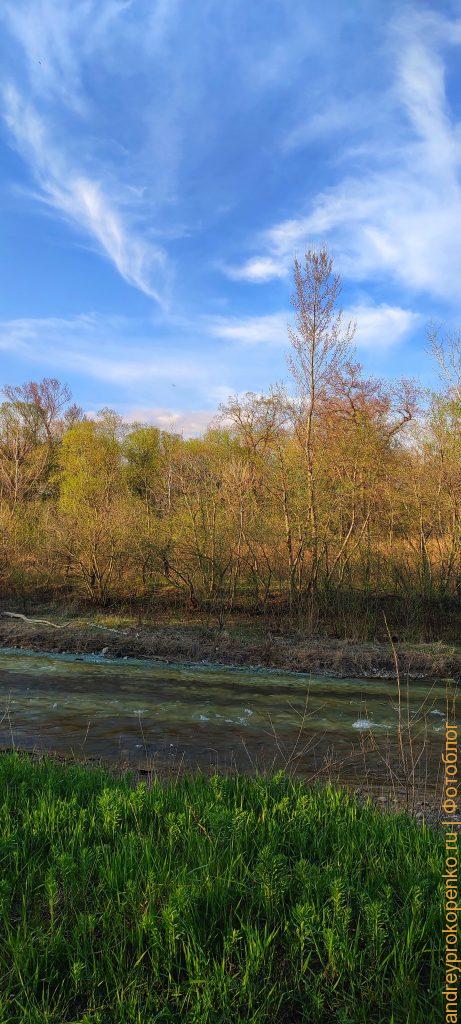 Весенняя прогулка по берегу горной реки в Пятигорске