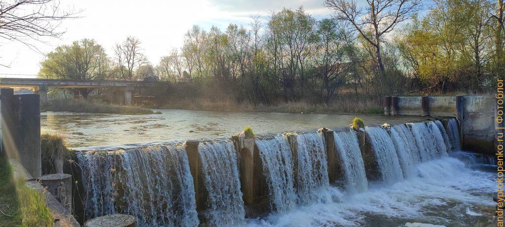 Весенняя прогулка по берегу горной реки в Пятигорске