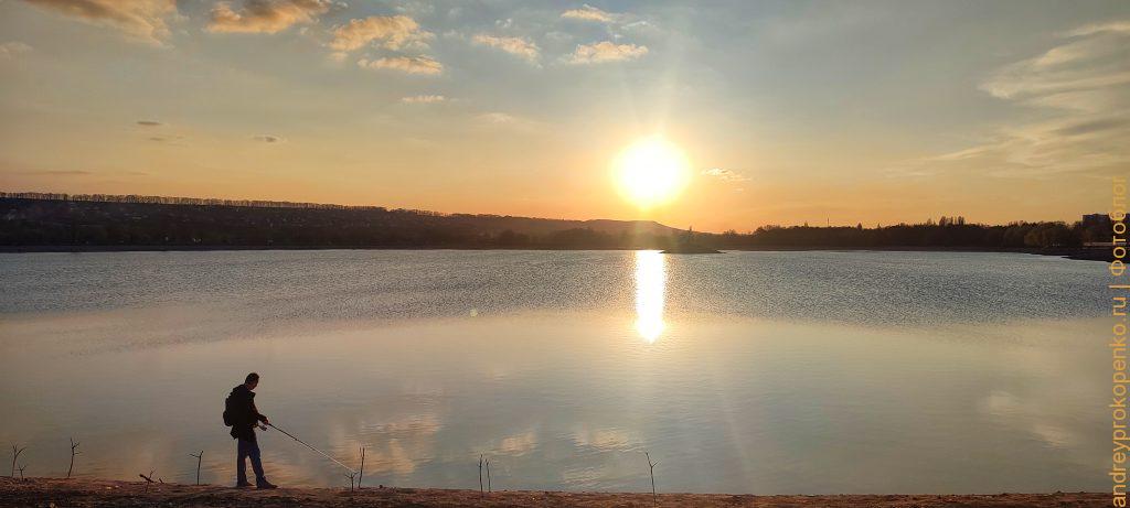 Весенняя прогулка по берегу горной реки в Пятигорске