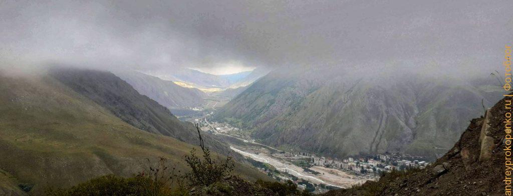 Туман над Тырнаузом с вершины горы