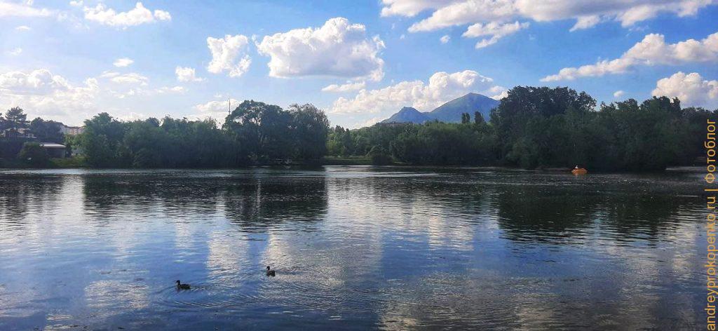 Прогулка около озера в Пятигорске