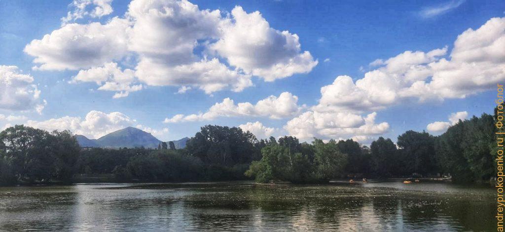 Прогулка около озера в Пятигорске