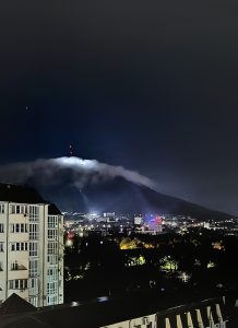 Ночной Машук с туманом на вершине